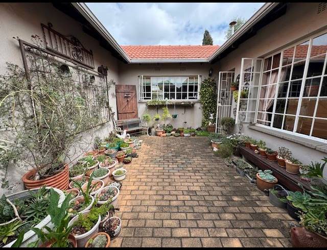 3 BEDROOM HOUSE FOR SALE IN VAN RIEBEECK PARK